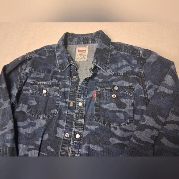 Levi's Blue Camo Denim Shirt - Picture 4 of 8